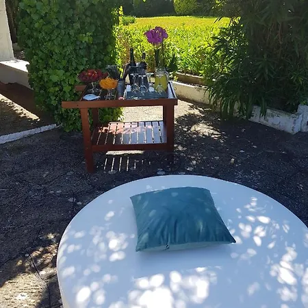 One Bedroom With Shared Pool Enclosed Garden And Wifi At 5 Km Away From The *
